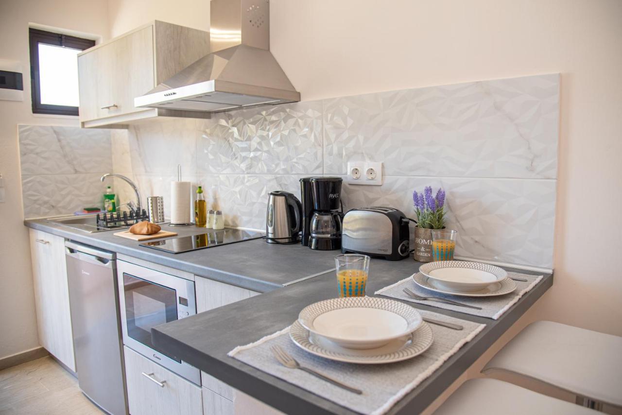 Costas Apartments Mesongi Luaran gambar